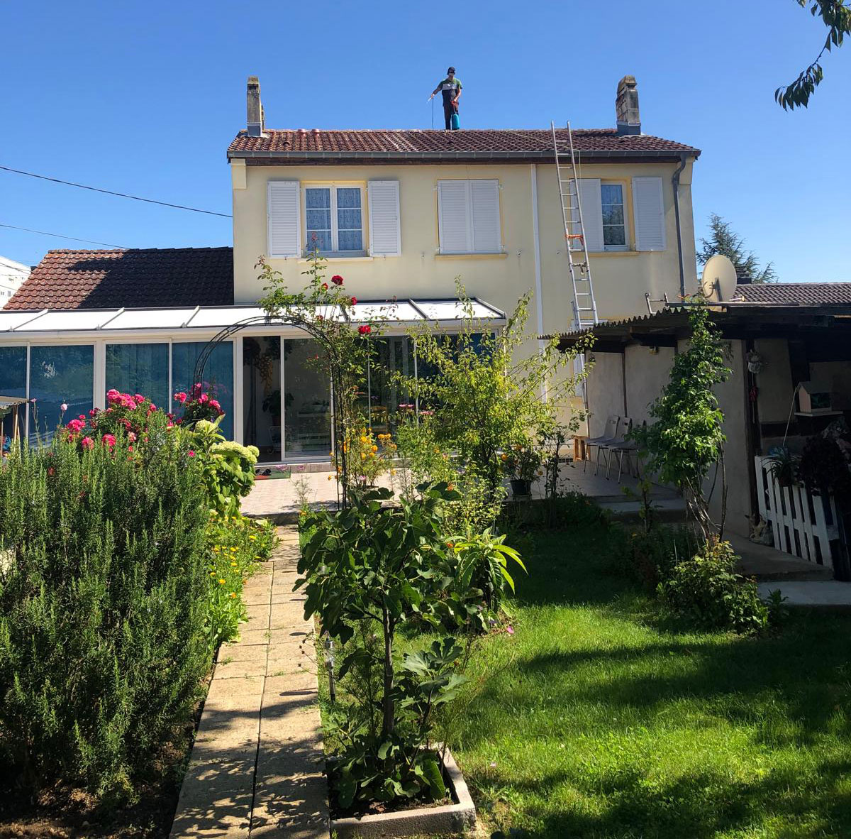 Nettoyage-de-toit-gsnettoyage-Montreuil